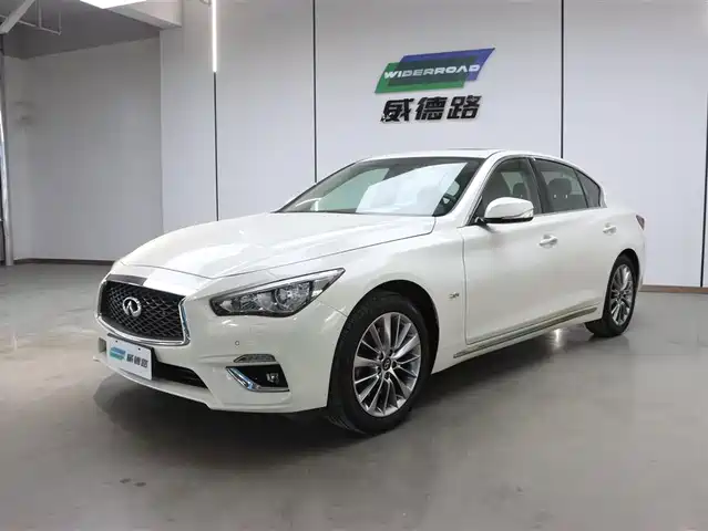 INFINITI Q50L
