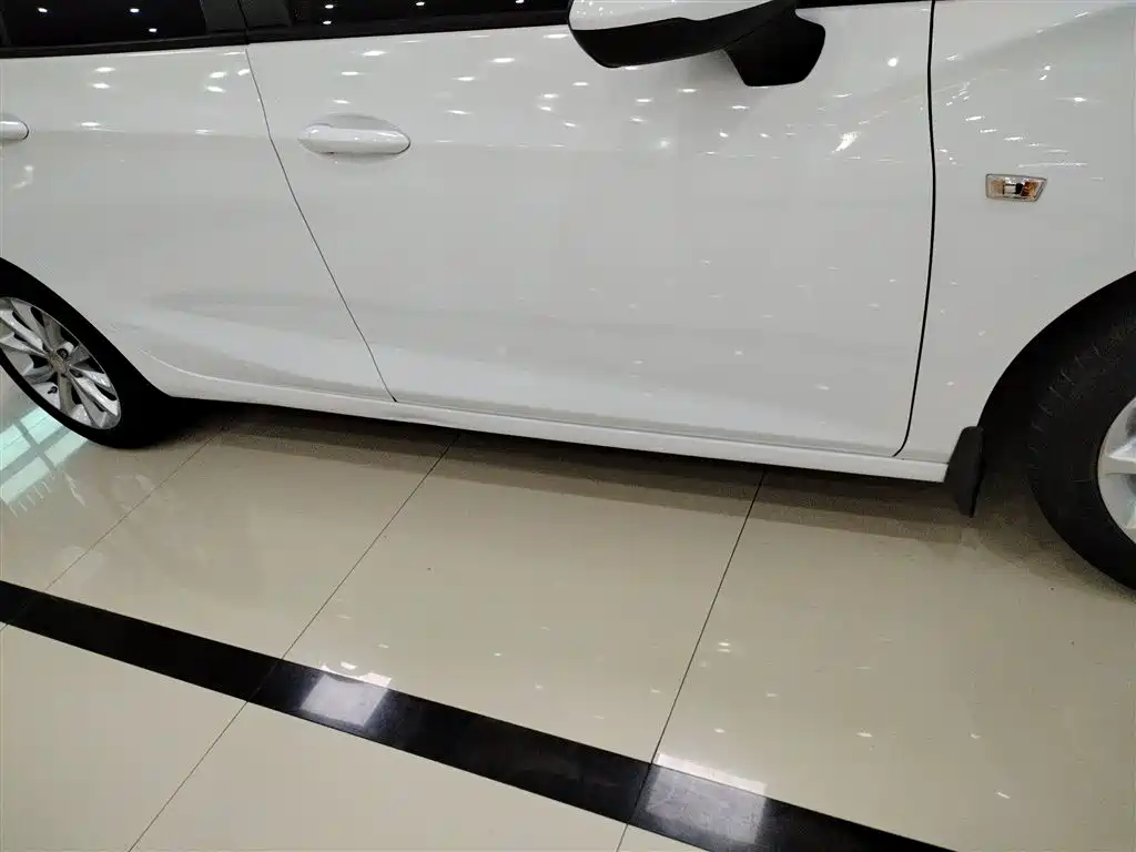 Chevrolet Cruze 2017 1.5L Automatic Pioneer Sunroof фото 21