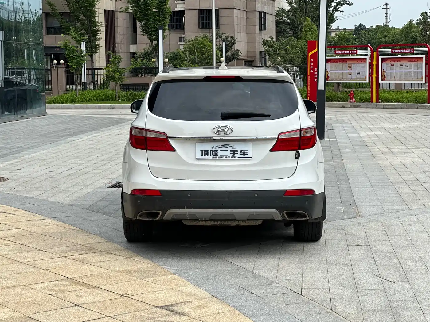 Hyundai Grand Santa Fe 2013 3.0L 7-Seater 4WD Comfort Edition фото 8