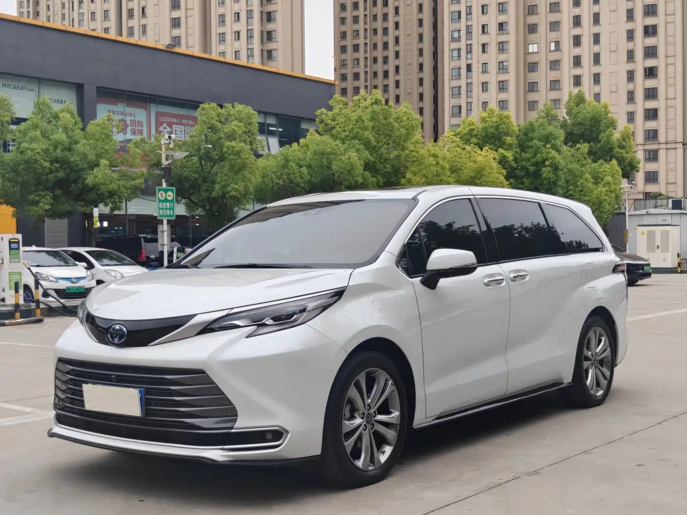 Toyota Sienna 2023 2.5L Hybrid Premium Edition