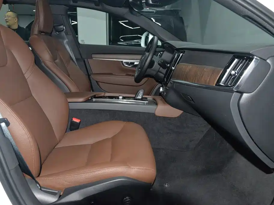 Volvo V90 2023 2021 Model Cross Country B5 AWD Smart Edition