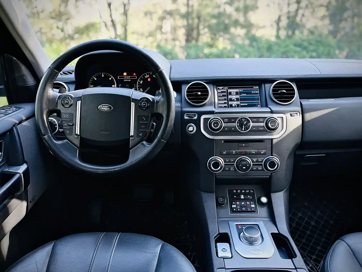 Land Rover Discovery 2015 3.0 SDV6 HSE Diesel фото 9