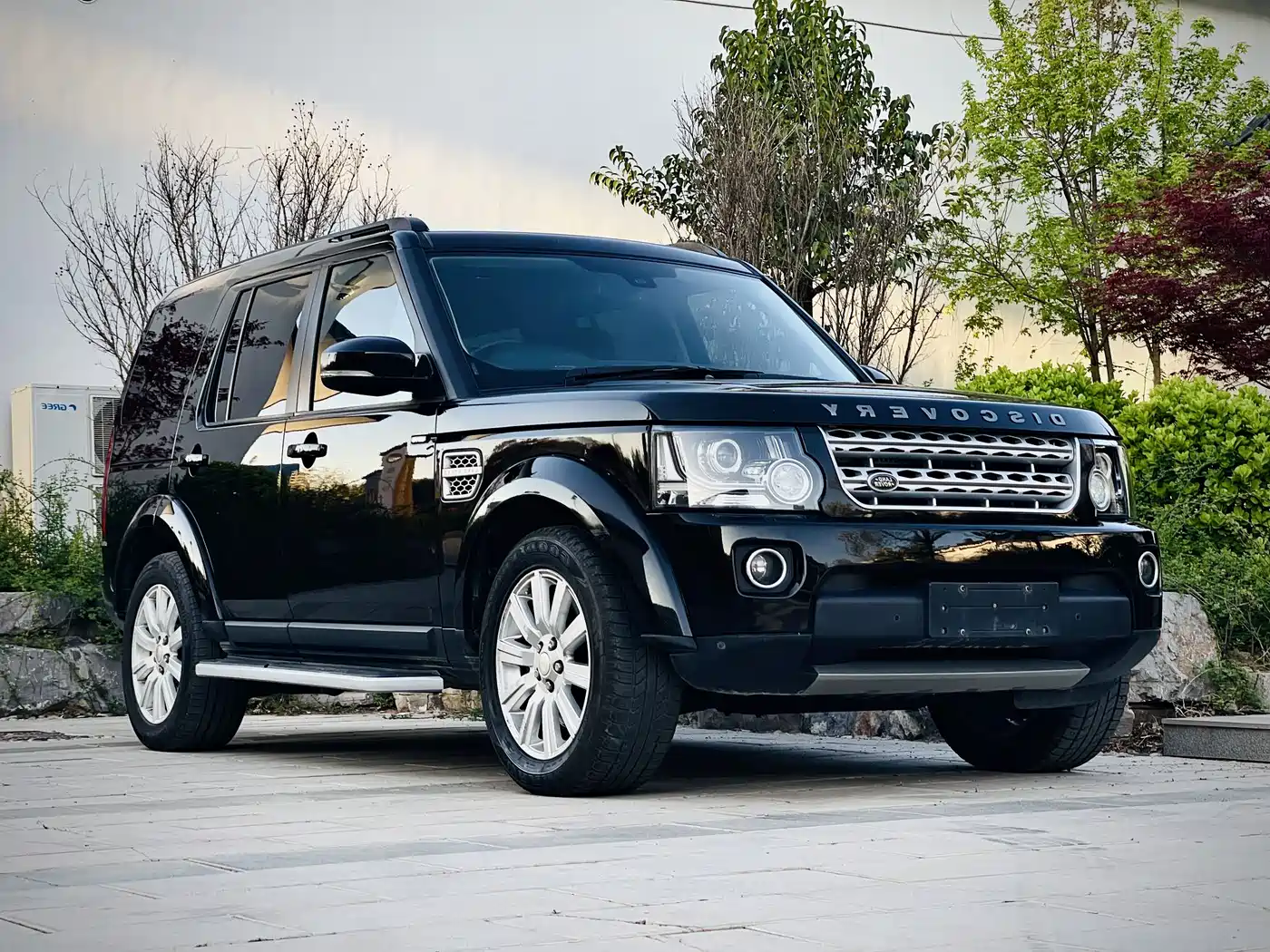 Land Rover Discovery 2015 3.0 SDV6 HSE Diesel фото 3