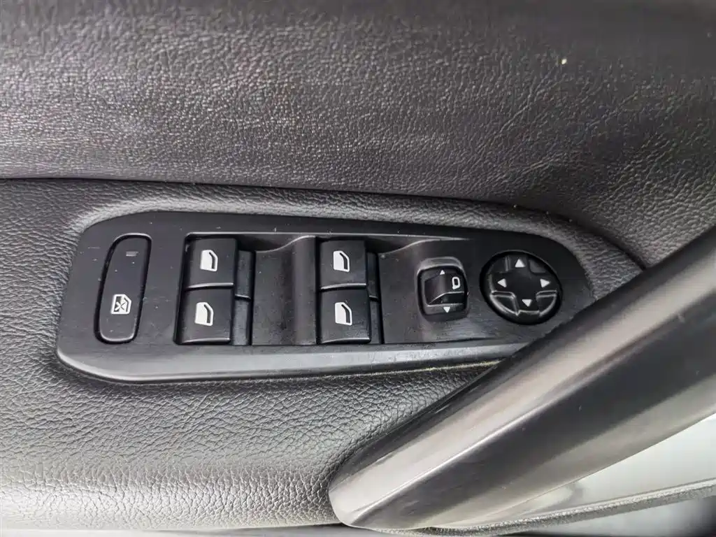 Peugeot 408 2016 1.6T Automatic Luxury Edition фото 9