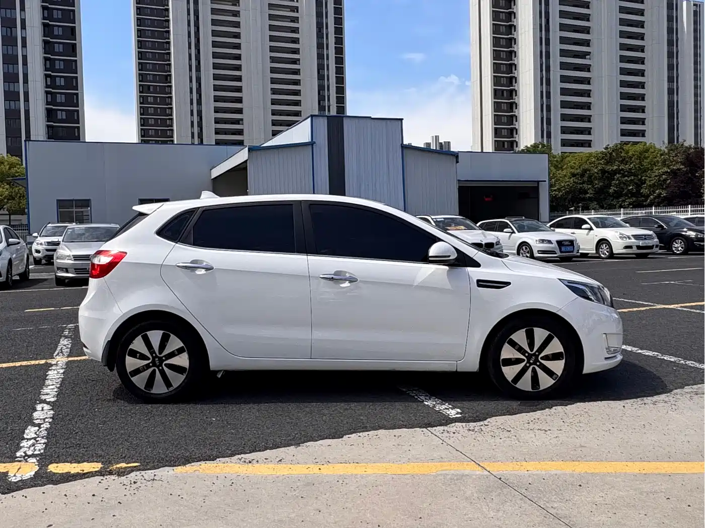 Kia K2 2012 Hatchback 1.6L AT Premium фото 8