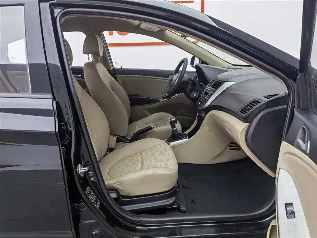 Hyundai Verna 2014 1.4L Manual Smart GLS фото 23