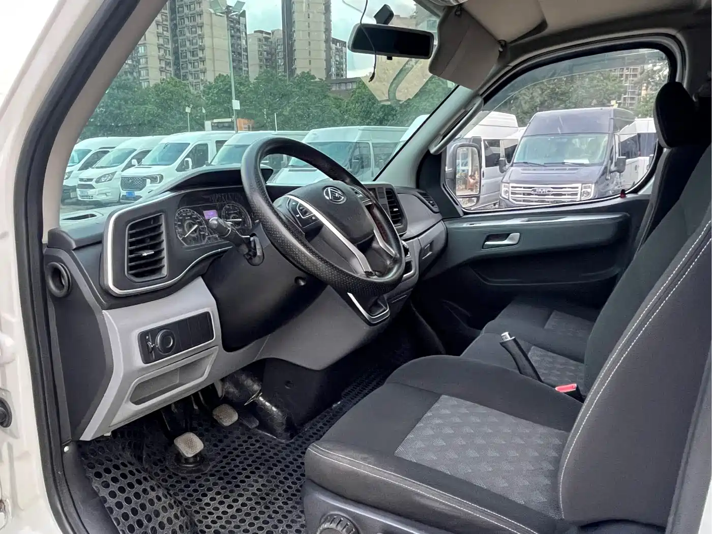 Photo 6 - SAIC Maxus Xintu V80