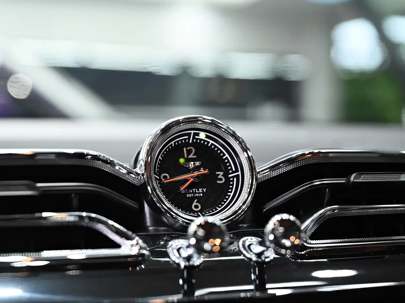 BENTLEY TIMYUE PLUG-IN HYBRID