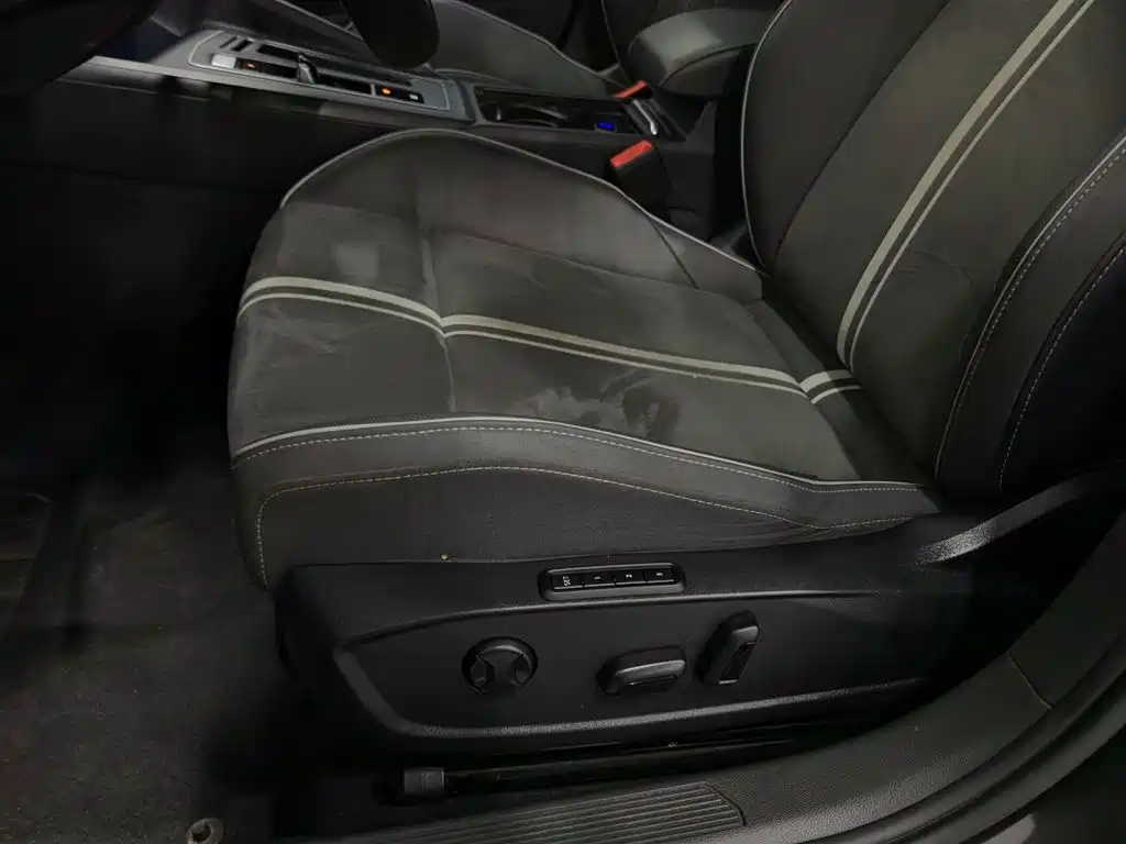 Volkswagen Golf 2021 280TSI DSG R-Line фото 20