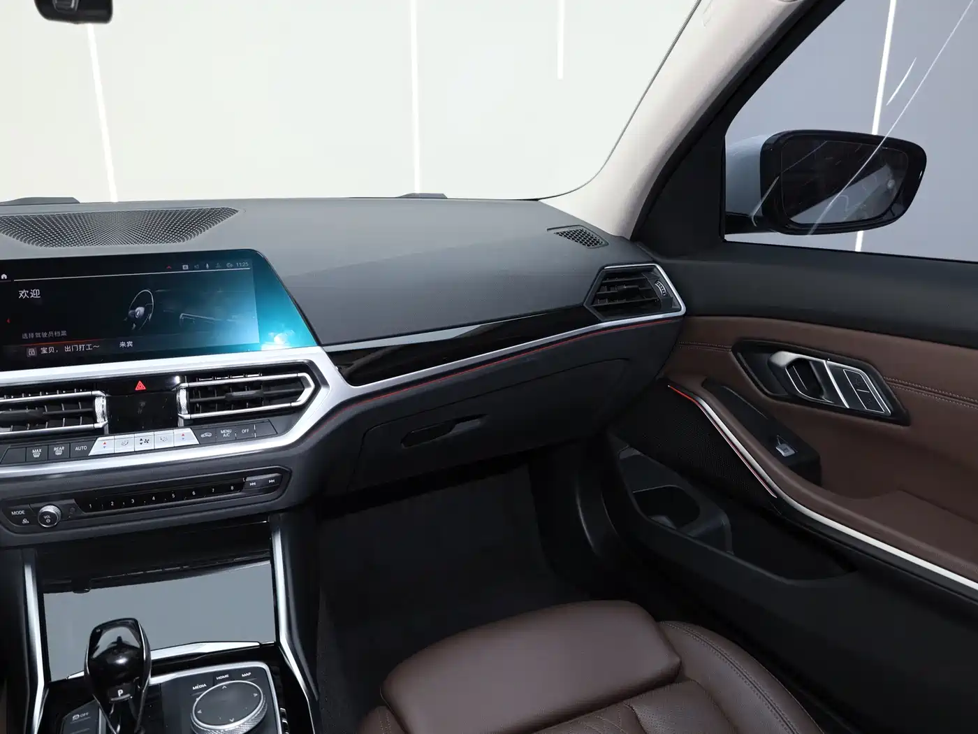 BMW 3 Series 2022 320i Sport Package фото 16