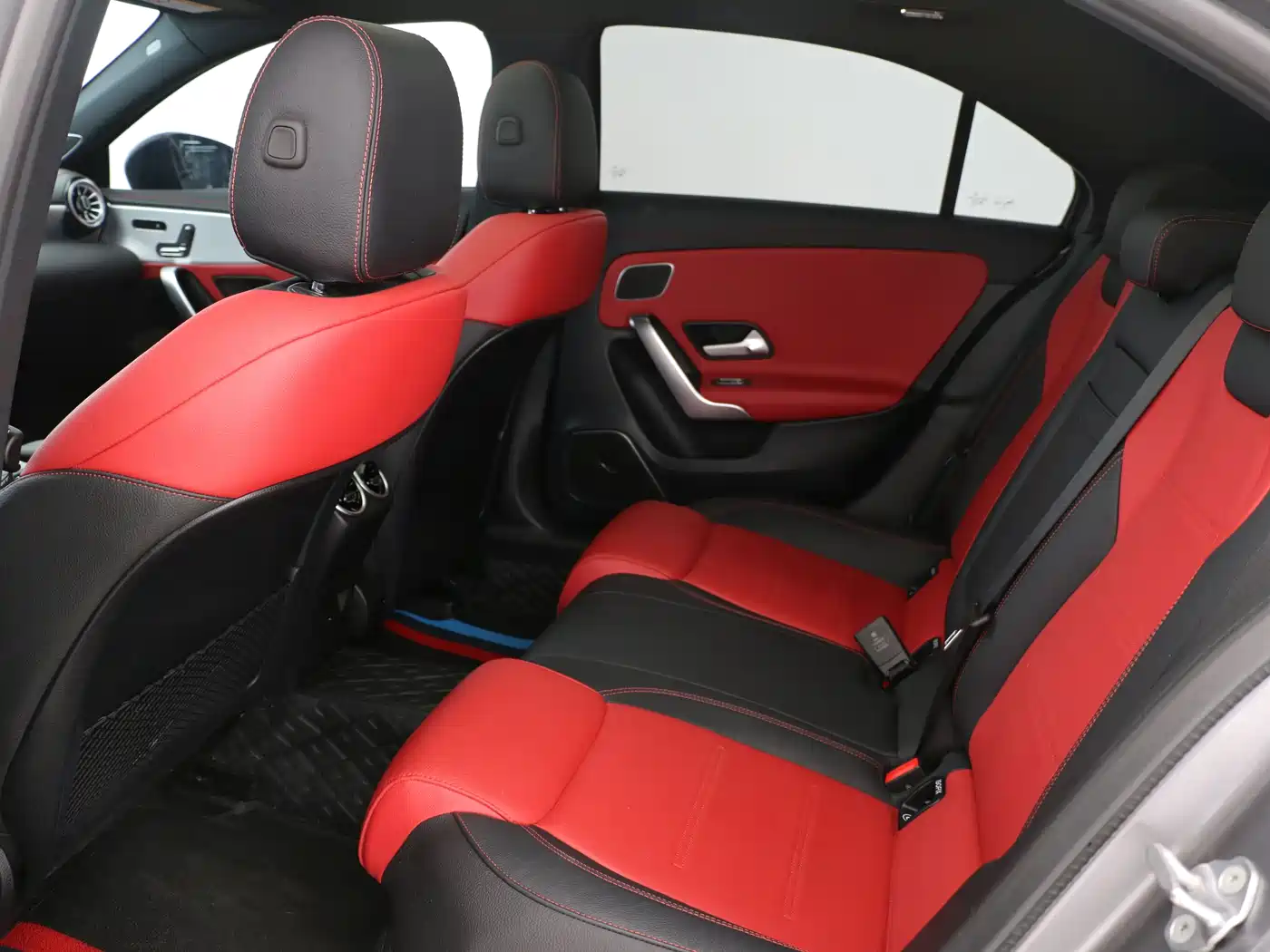 Mercedes-Benz A-Class AMG 2023 Model Year AMG A 35 L 4MATIC фото 10