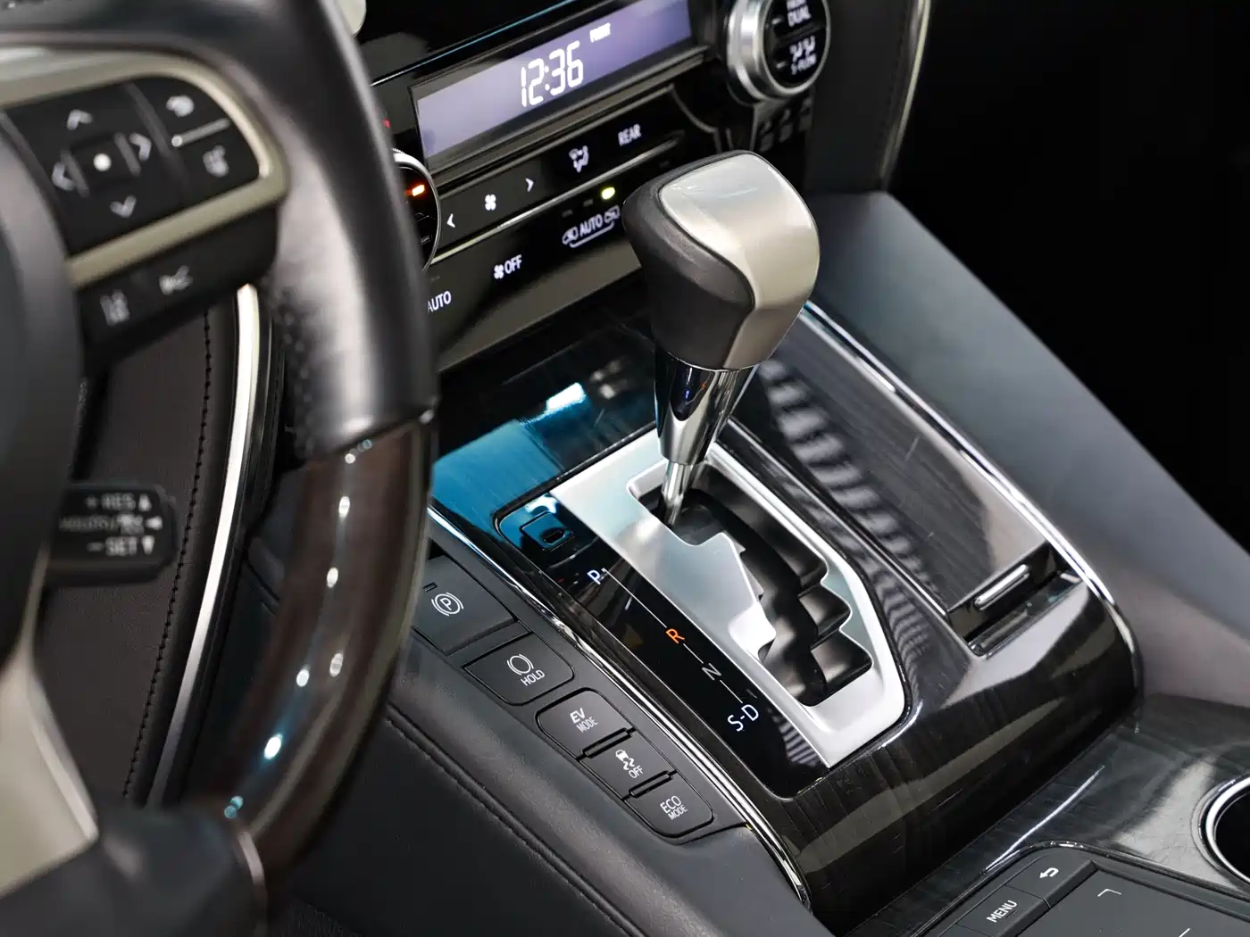 Lexus LM 2020 300h 4-Seat Imperial Edition фото 9