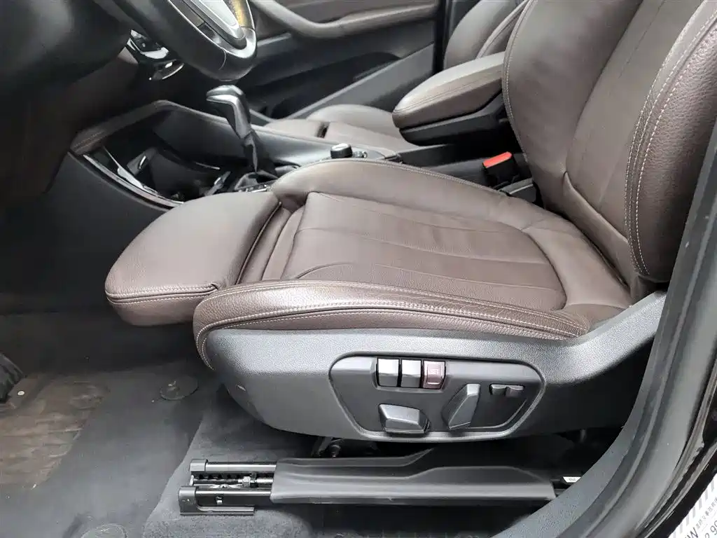 BMW X1 2018 sDrive18Li Premium Model фото 20