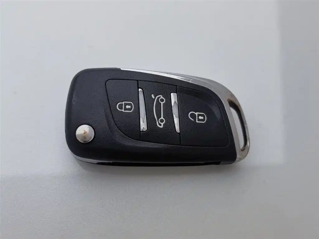 Peugeot 308 2014 Model Joy Edition Classic 1.6L Automatic Superior Style фото 19