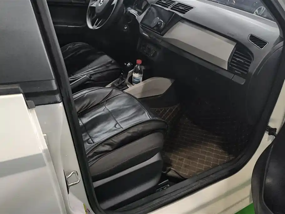 Škoda Fabia 2016 1.4L Automatic Car Enjoy Edition фото 8