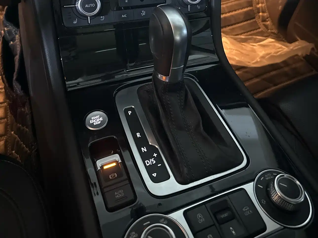 Volkswagen Touareg 2017 3.0TSI Explorer Edition фото 12