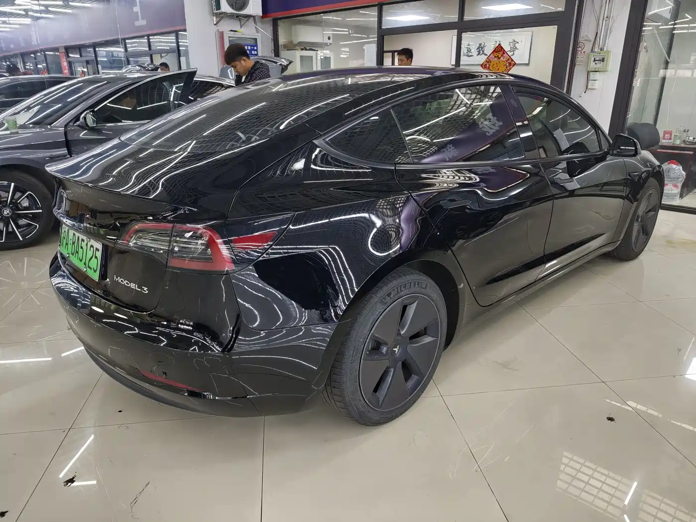 TESLA MODEL 3
