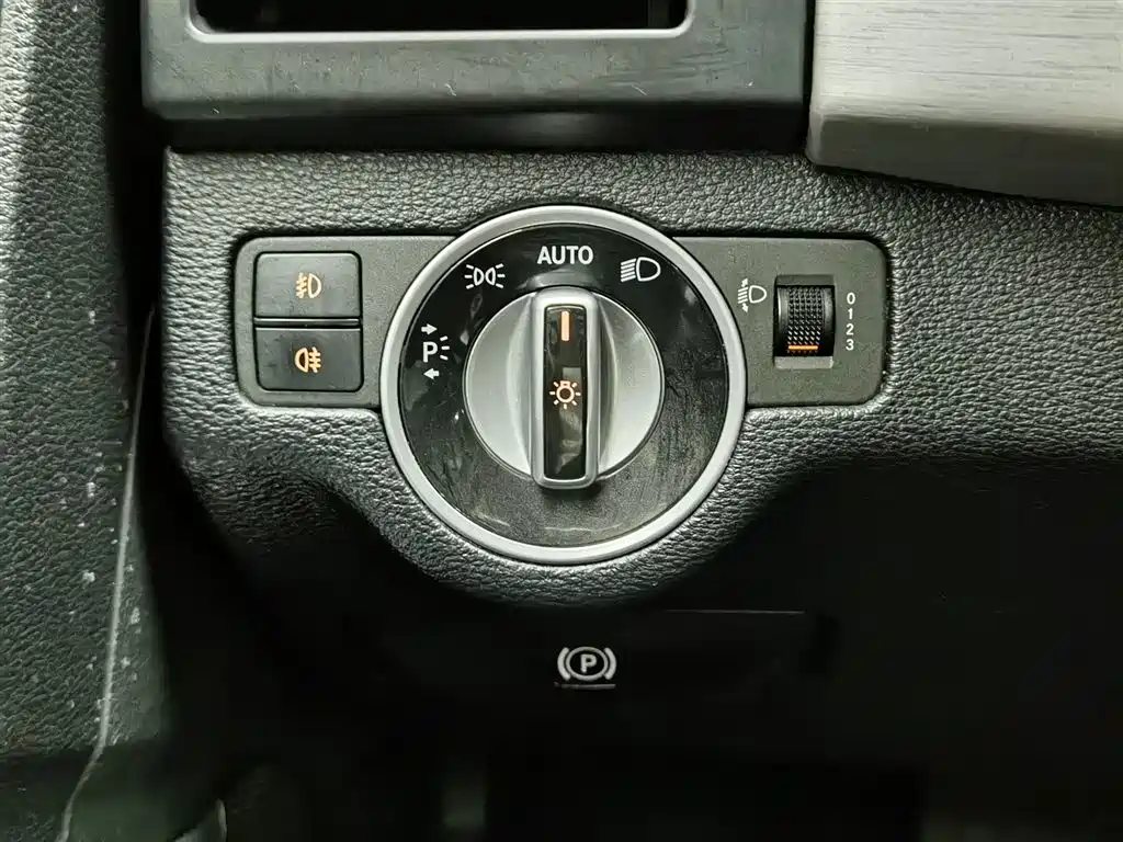 Mercedes-Benz GLK-Class 2012 GLK 300 4MATIC Dynamic фото 21