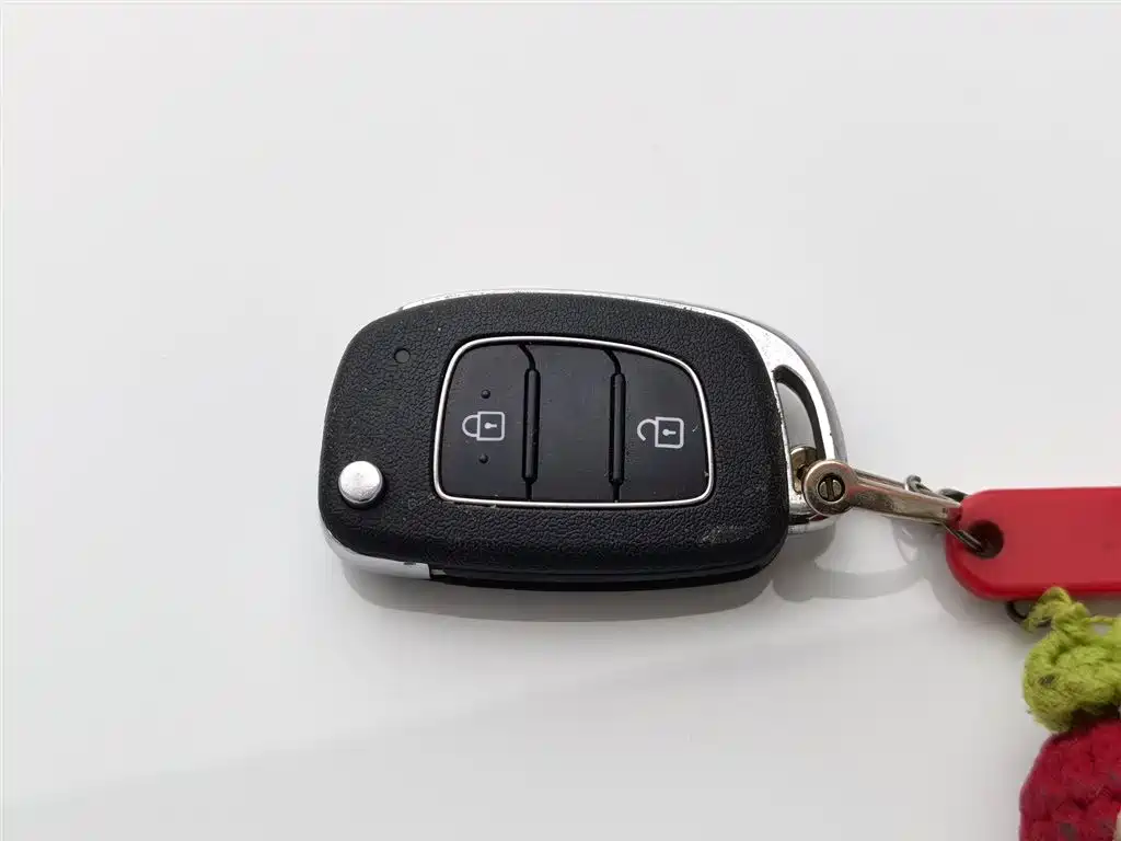 Hyundai Verna 2017 1.4L Manual Renewal Edition China VI фото 19