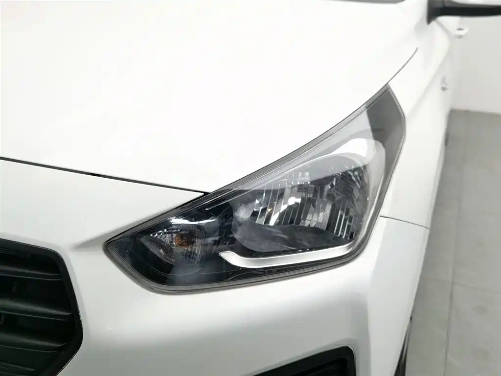 Hyundai Verna 2017 1.4L Manual Renewal Edition China VI фото 7
