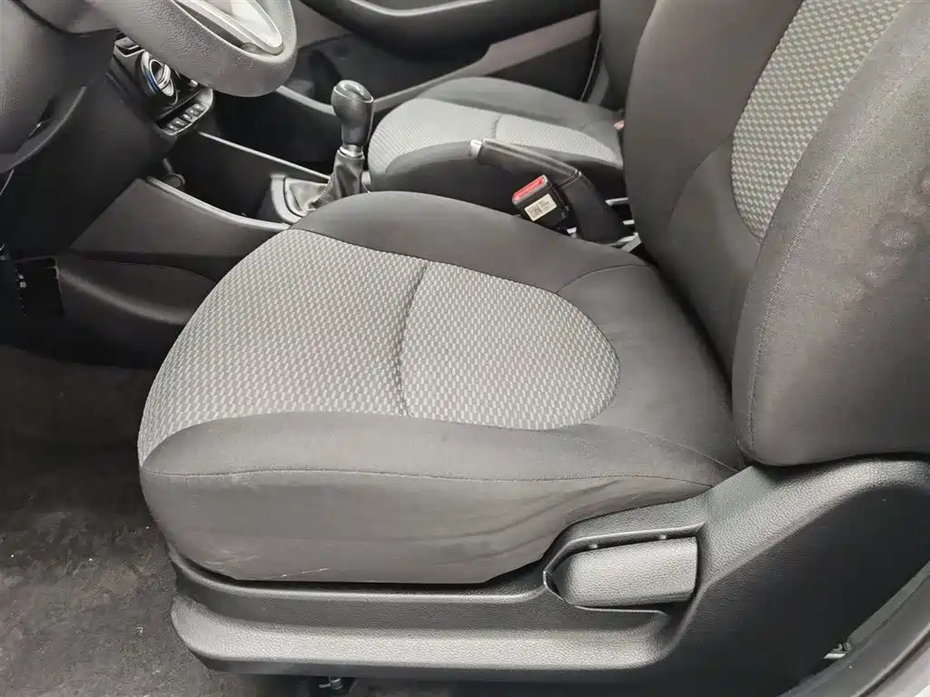 Hyundai Verna 2017 1.4L Manual Renewal Edition China VI фото 20