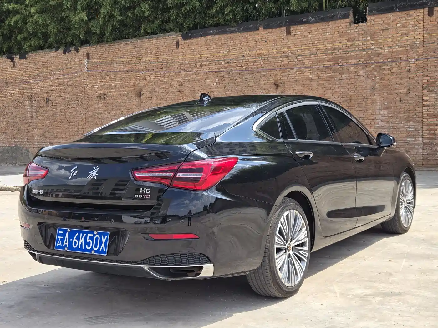 Hongqi H5 2022 Classic 1.8T Auto Smart Connect Flagship Enjoyment Edition фото 7