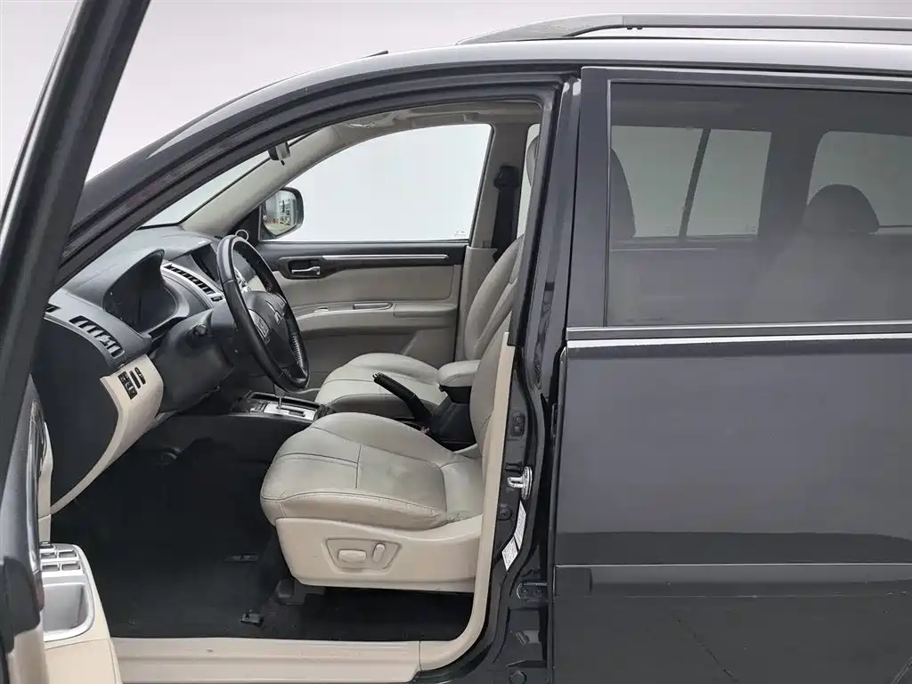 Mitsubishi Pajero Sport 2013 3.0L Automatic 2WD Luxury фото 10