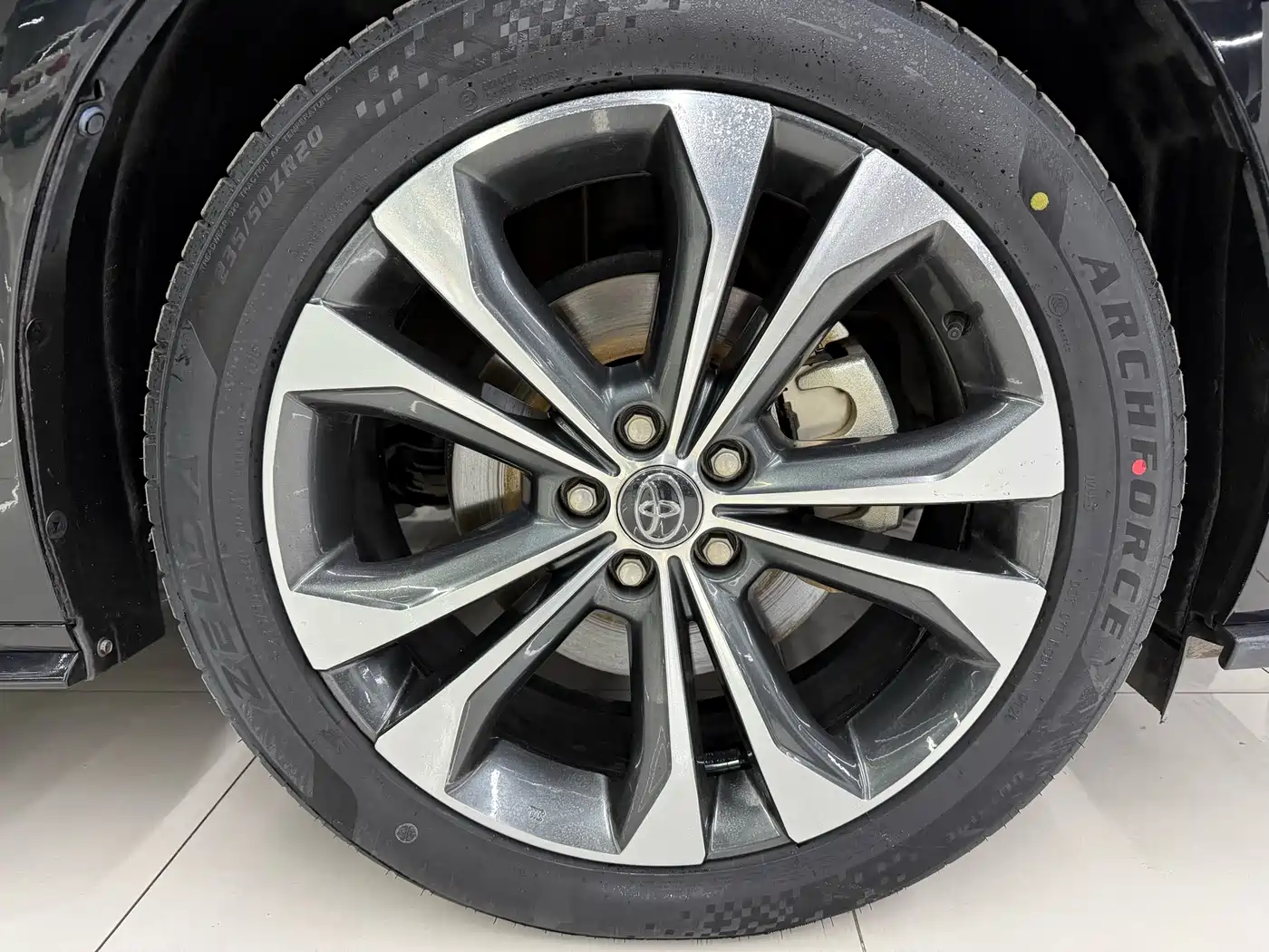 Toyota Granvia 2023 2.5L Hybrid Prestige PLUS Edition фото 18