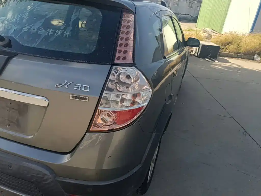 Dongfeng Aeolus Dongfeng Fengshen H30 2015 2012 CROSS 1.6L Manual Zunshang Edition
