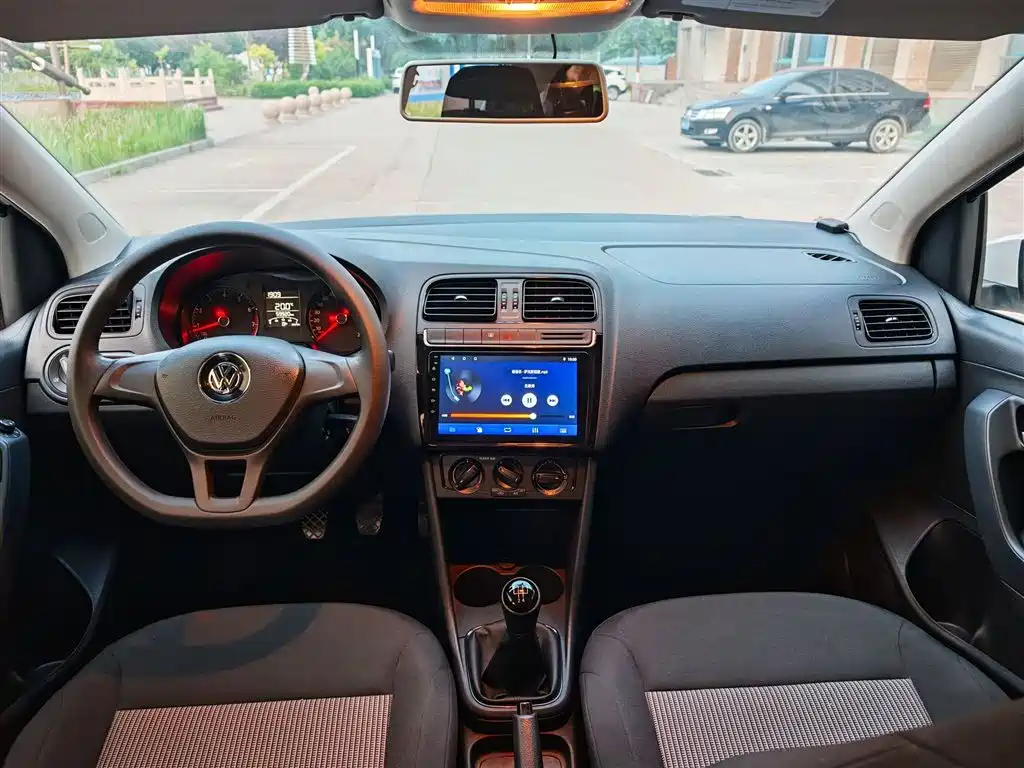 Volkswagen Polo 2016 1.4L Manual Trend фото 4