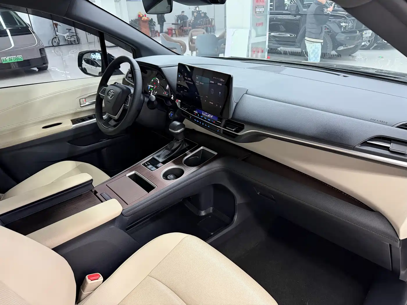 Toyota Granvia 2023 2.5L Hybrid Prestige PLUS Edition фото 16