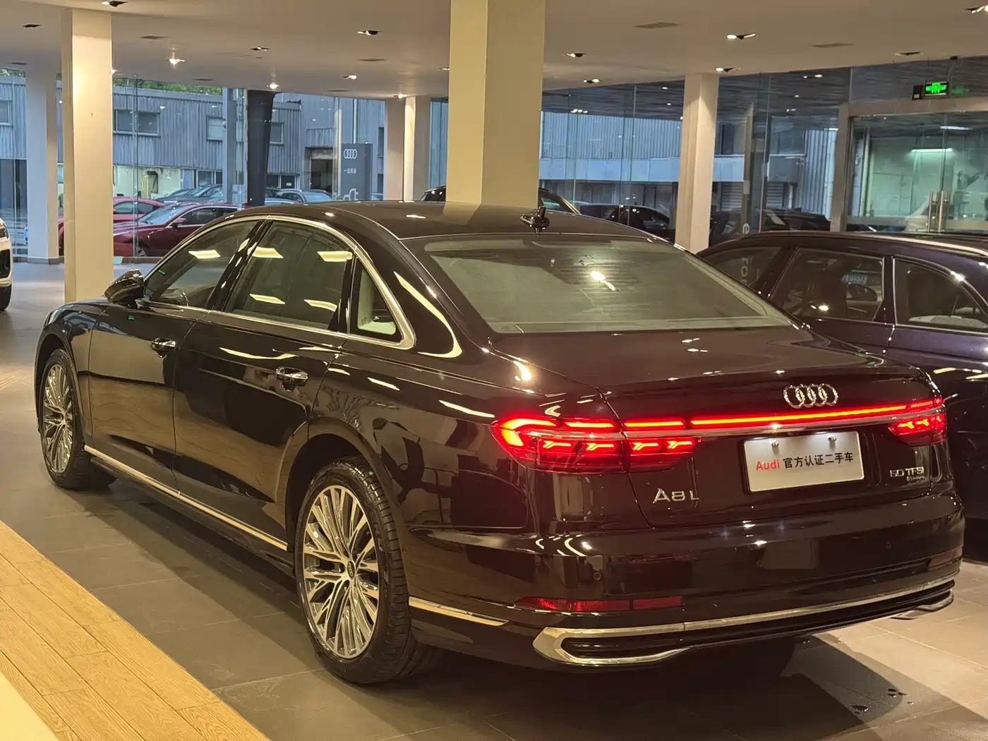 Audi A8 2024 Model A8L 50 TFSI quattro Premium Selection фото 4