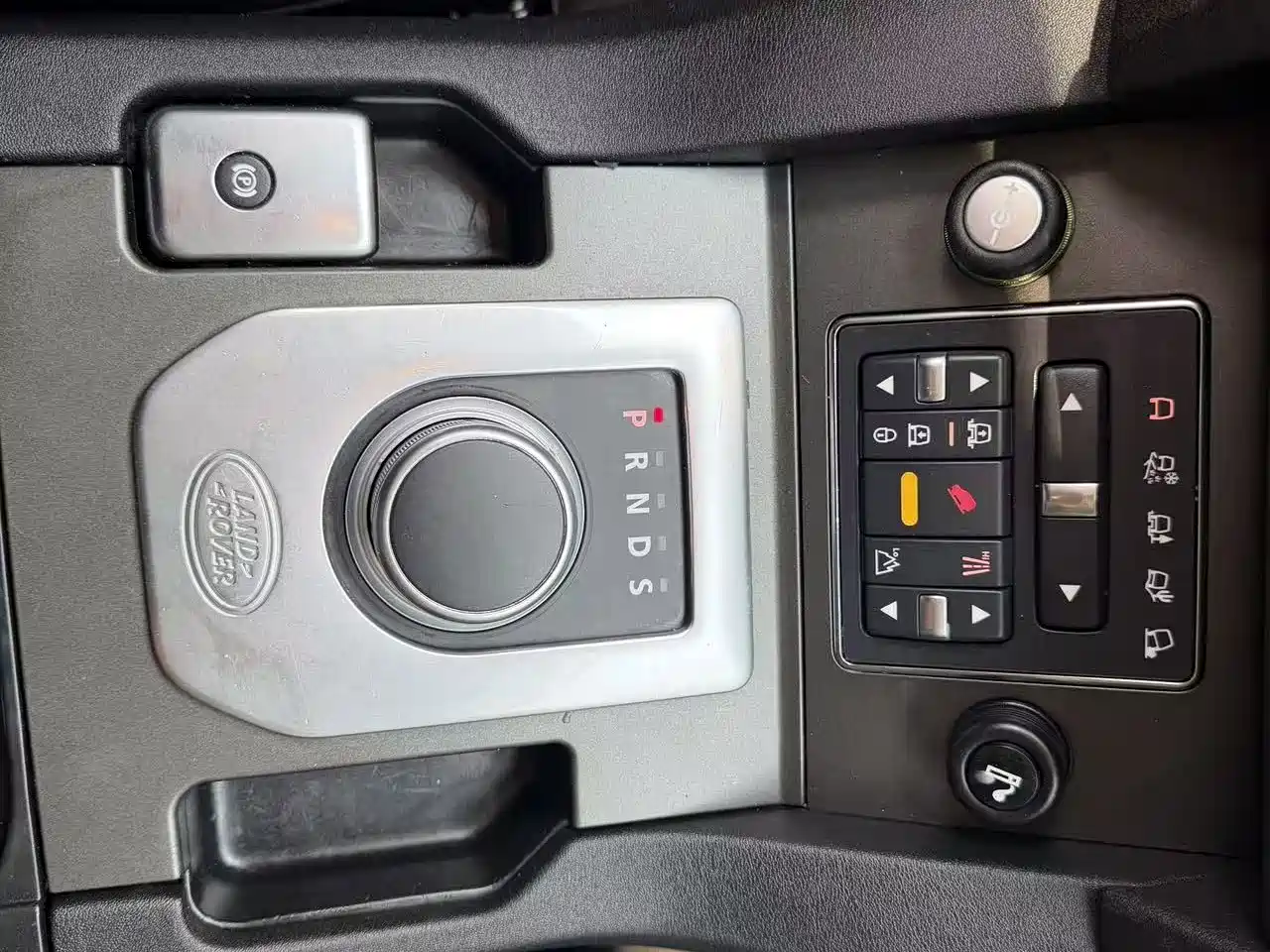 Land Rover Discovery 2013 3.0 SDV6 Black Premium Limited Edition фото 9