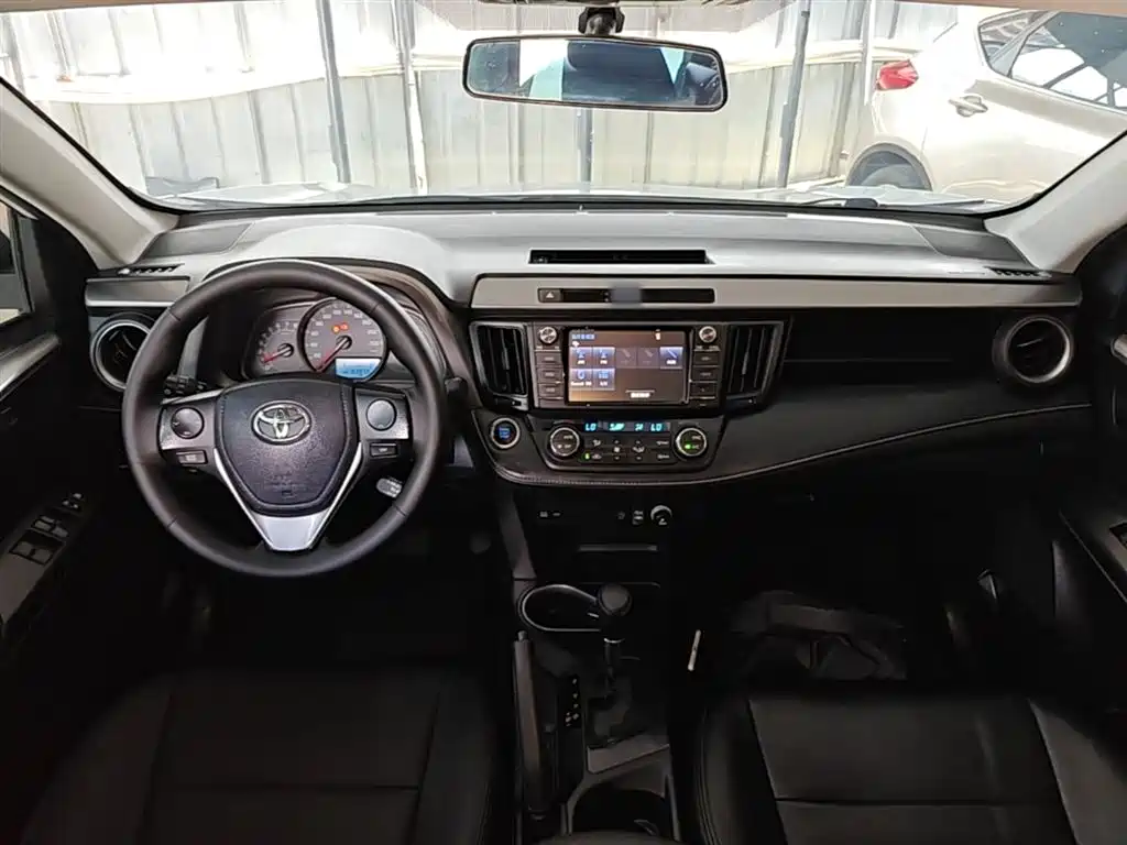 Toyota RAV4 Rongfang 2016 2.0L CVT 2WD Trend (China V) фото 10