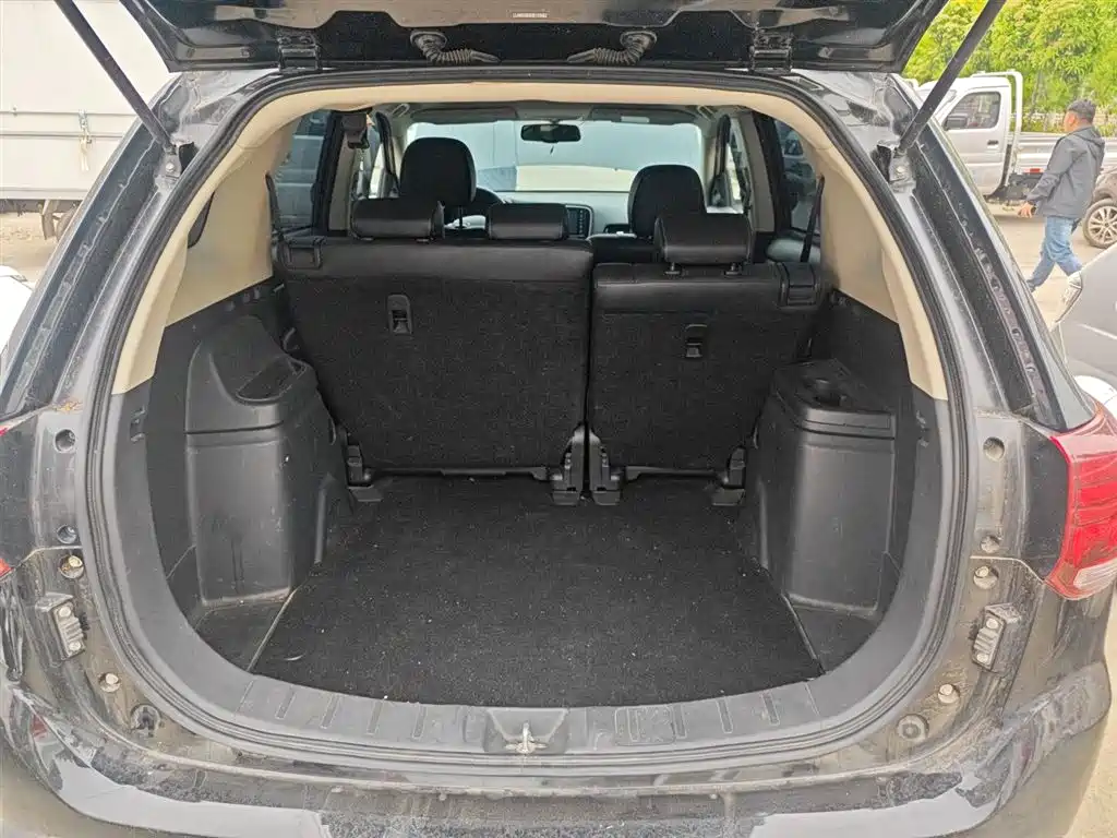 MITSUBISHI OUTLANDER