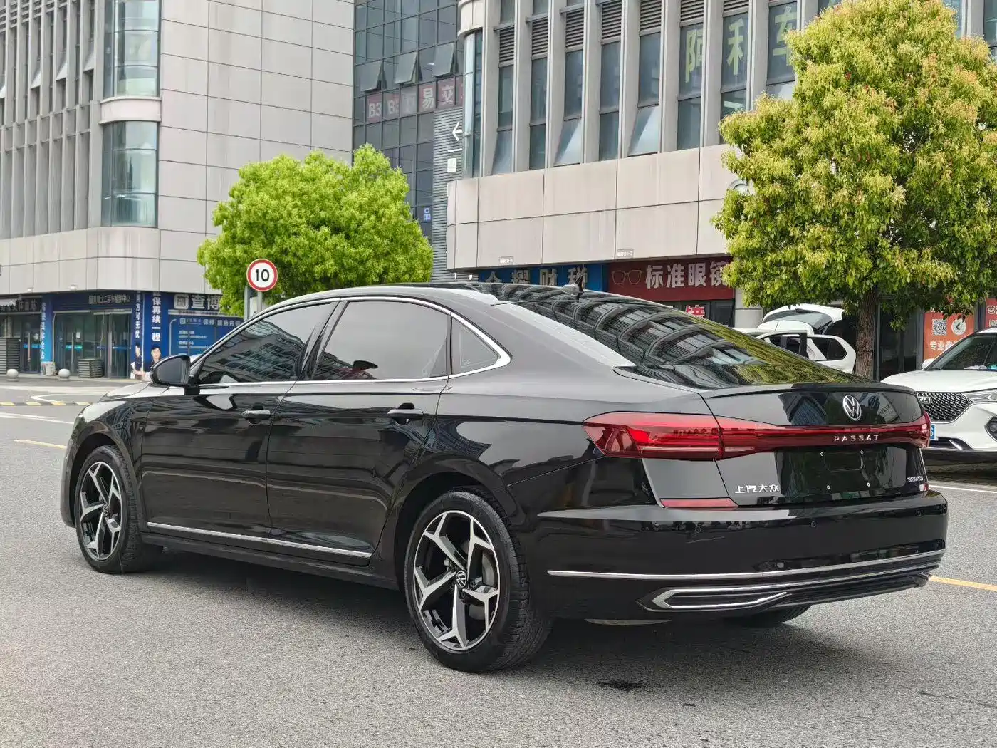 Volkswagen Passat 2024 380TSI Dragon Soaring Edition фото 10