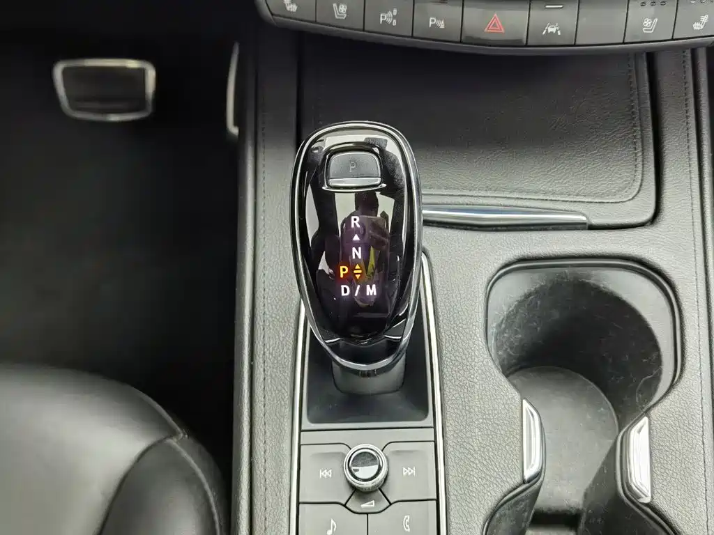 Фото 13 - Cadillac XT4