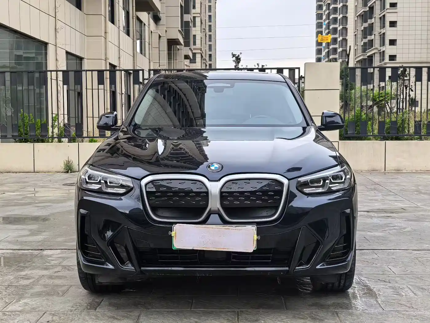 BMW iX3 2024 Leading Edition фото 2