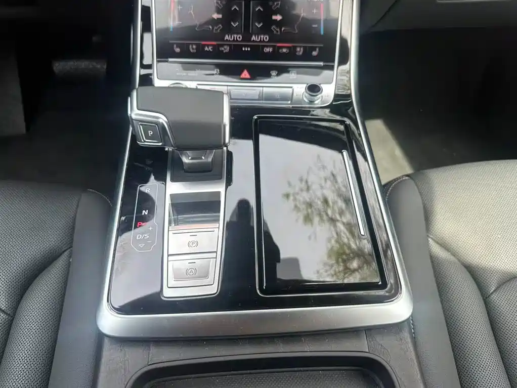 Audi Q8 2024 55 TFSI Luxury Sport фото 14