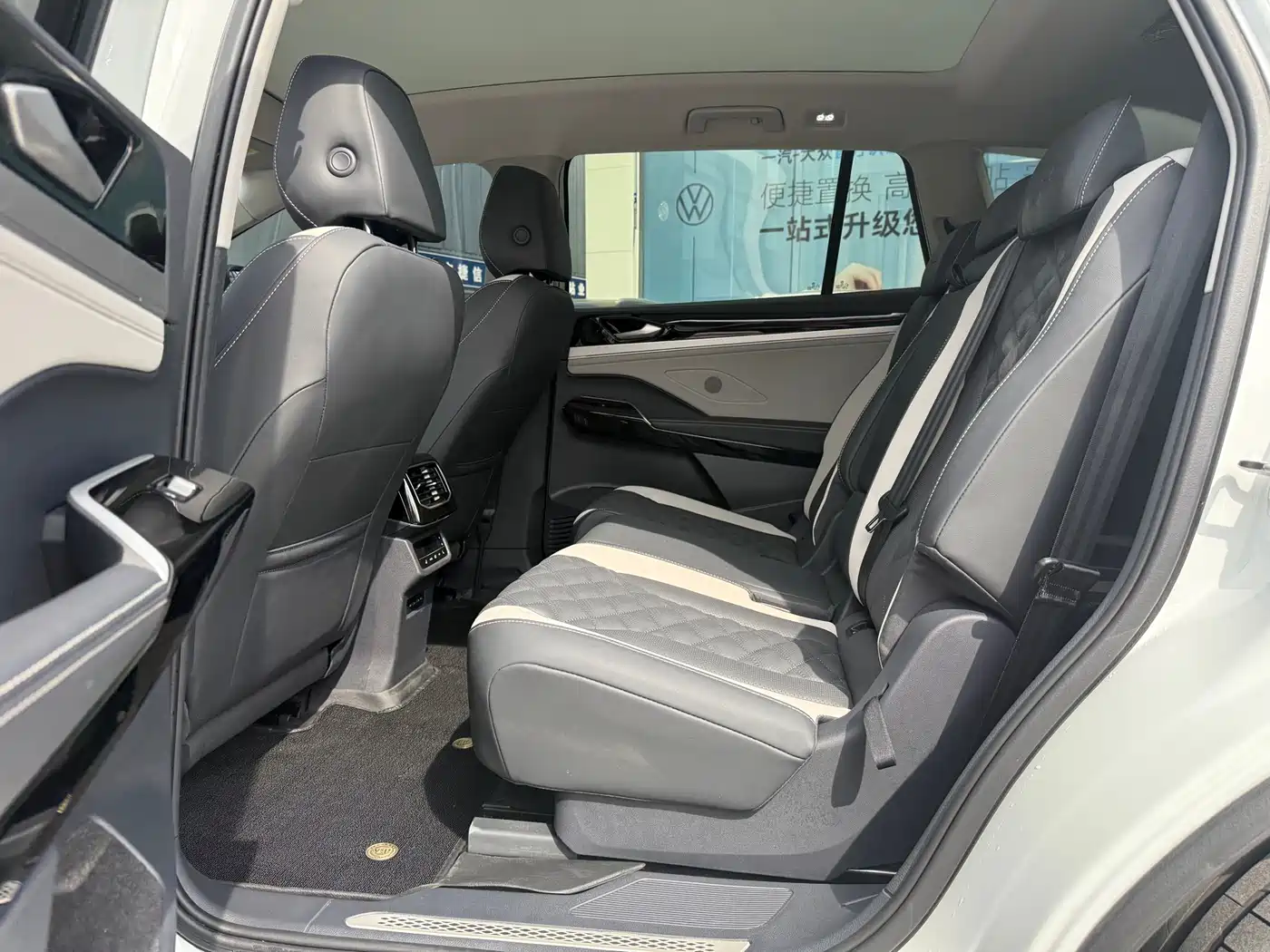 VOLKSWAGEN ID.6 CROZZ