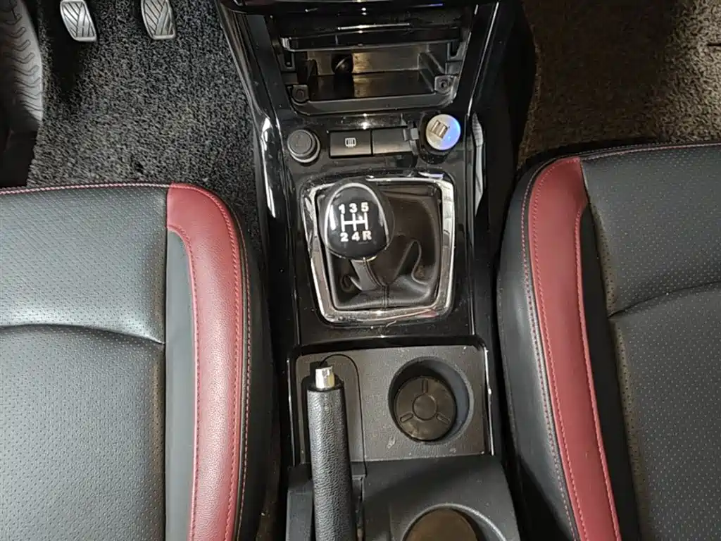 صورة 14 - BAIC Huansu S3