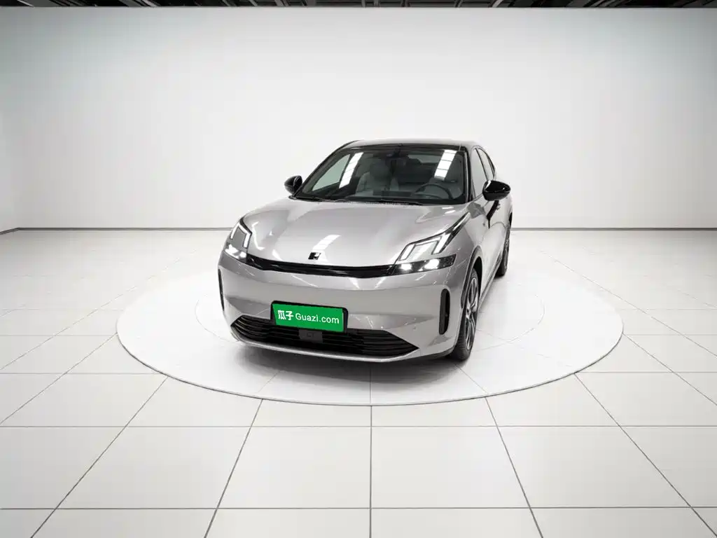 Lynk & Co 08 EM-P 2023