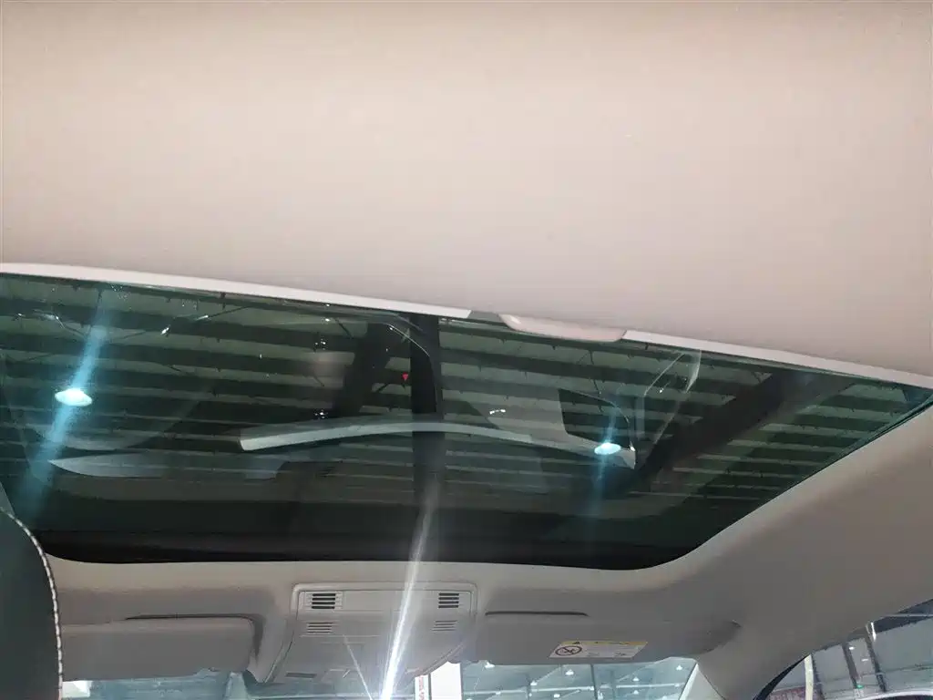 Volkswagen Polo 2019 Plus 1.5L Automatic Colorful Tech Edition фото 18