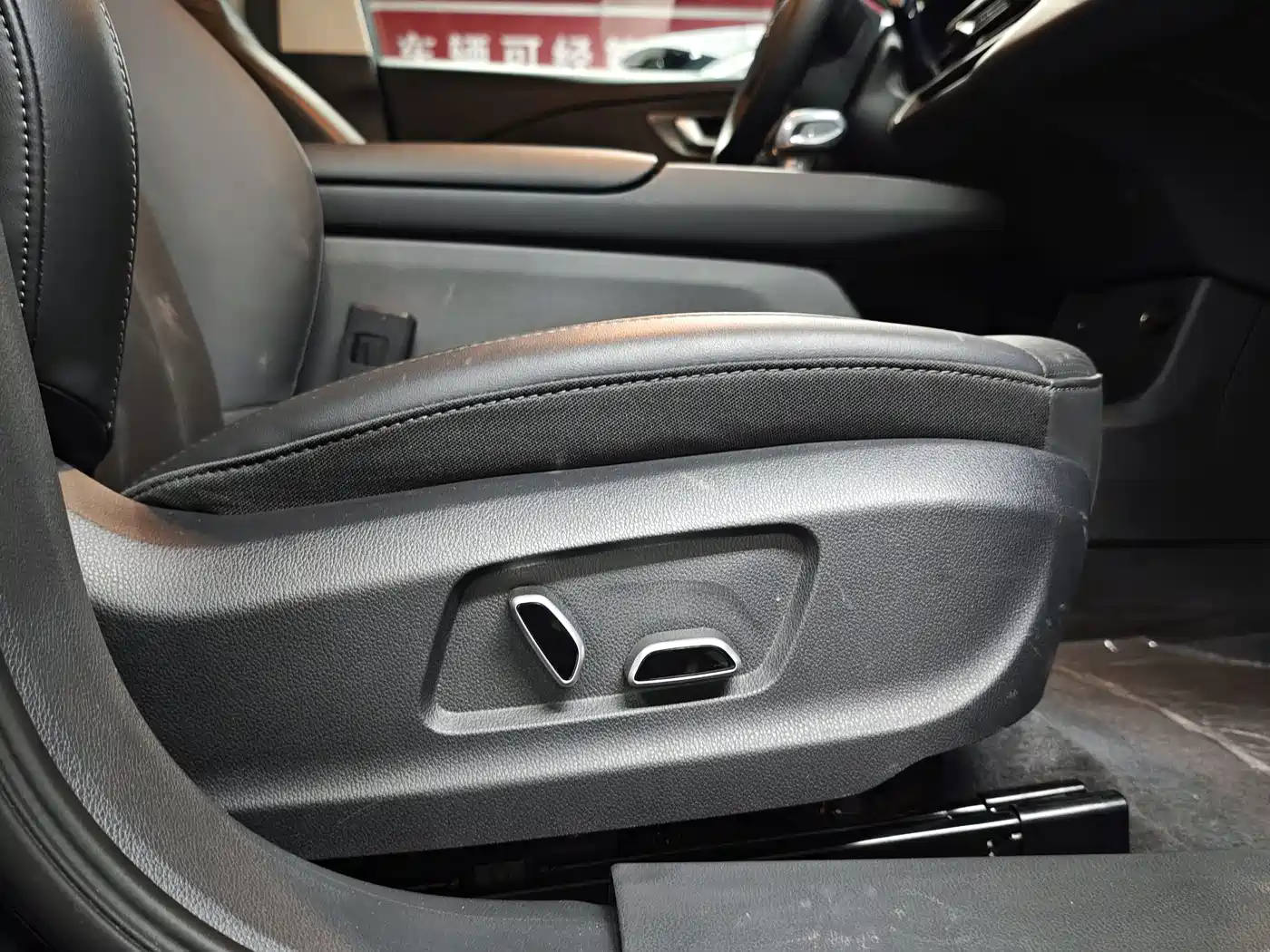 Hongqi E-QM5 2022 431km Charging Enjoyment Edition фото 14
