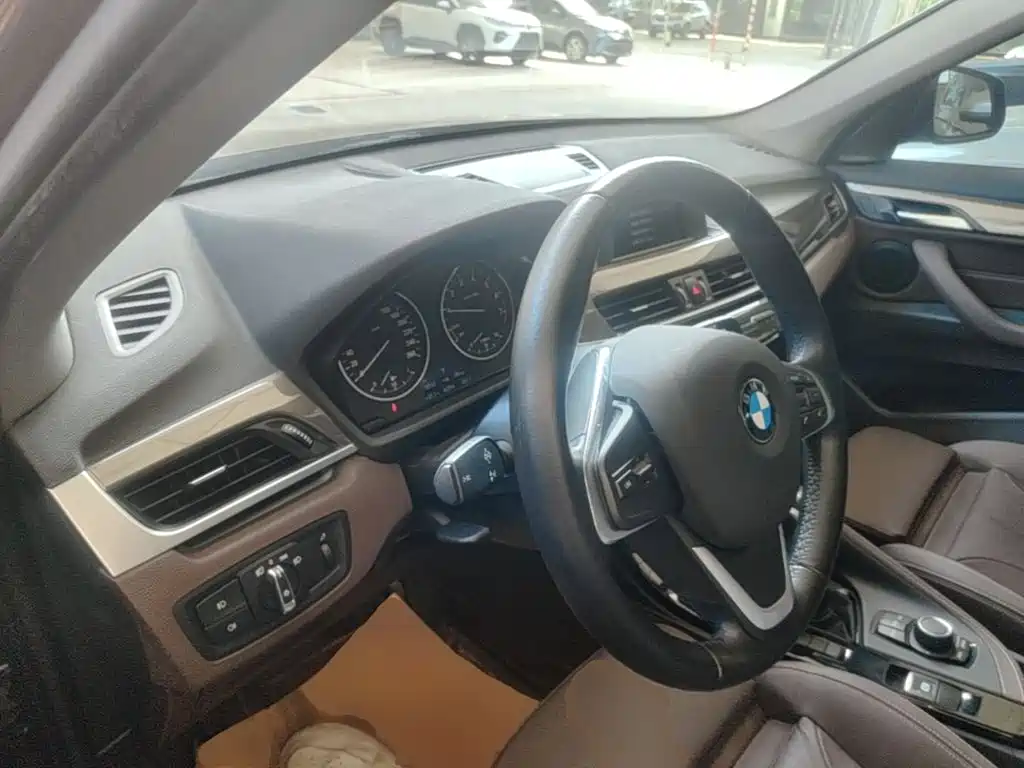 Фото 10 - BMW X1