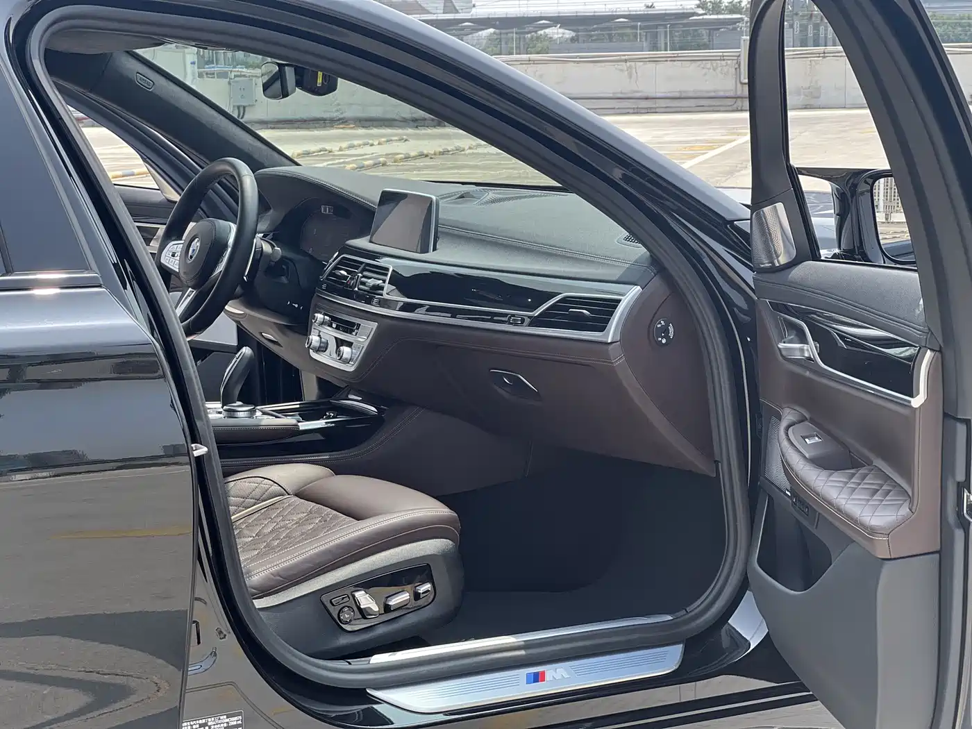 BMW 7 Series 2022 740Li xDrive Executive M Sport Package фото 6