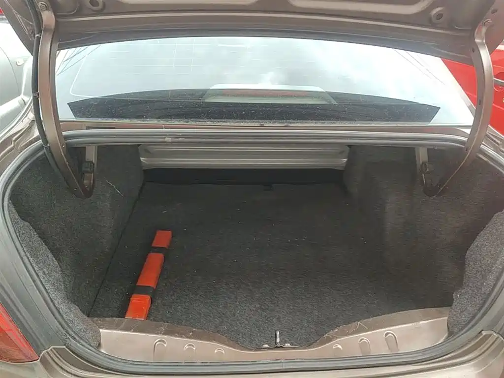 Peugeot 301 2014 1.6L Automatic Comfort Edition фото 19
