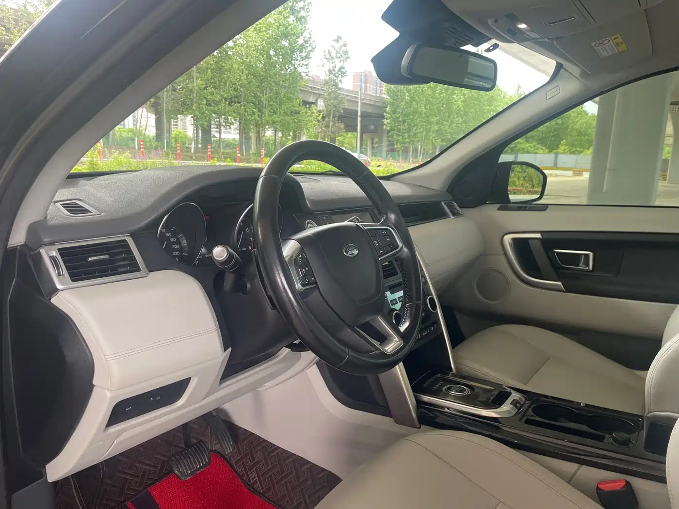 Land Rover Discovery Sport (Import) 2015 2.0T SE фото 5