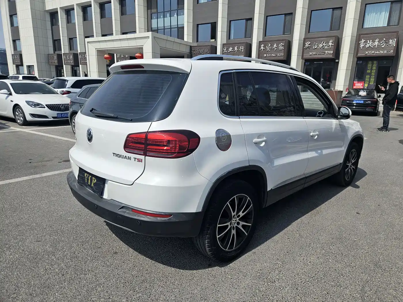 Volkswagen Tiguan 2015 1.8TSI Automatic 2WD Highline фото 2