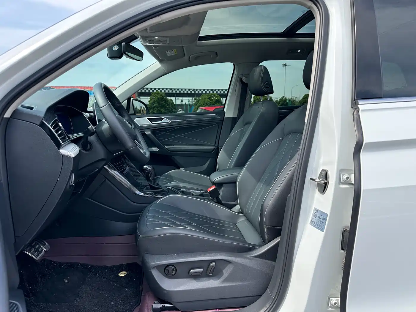 Volkswagen Tiguan L 2024 Outstanding 330TSI Auto 2WD R-Line Dragon Glory Edition фото 7
